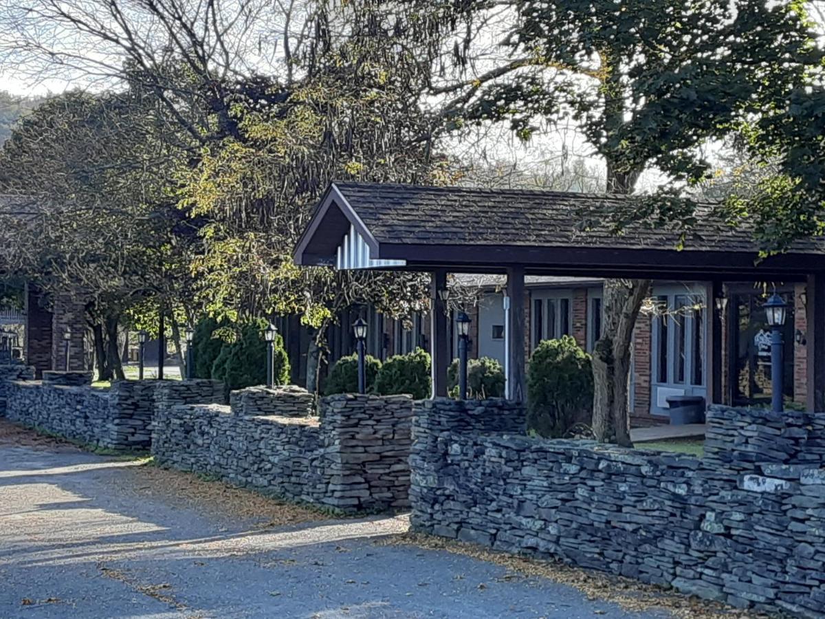 Mountain View Lodge Clifford Exterior photo